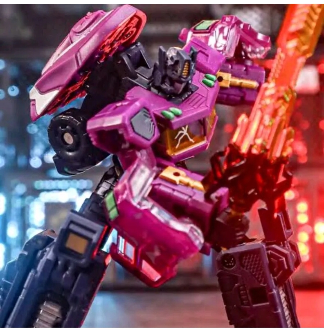 Action Figure Robot Transformable – Edisi Magenta Crimson Blade